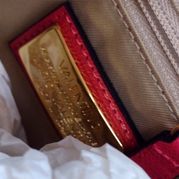 VALENTINO Signature Luxury Leather "V" Logo 🛍️🎁 NWT - Picture 2 of 10